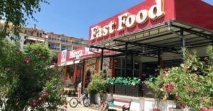 How Many People Visit Daily Fast Food Restaurant in Colombia